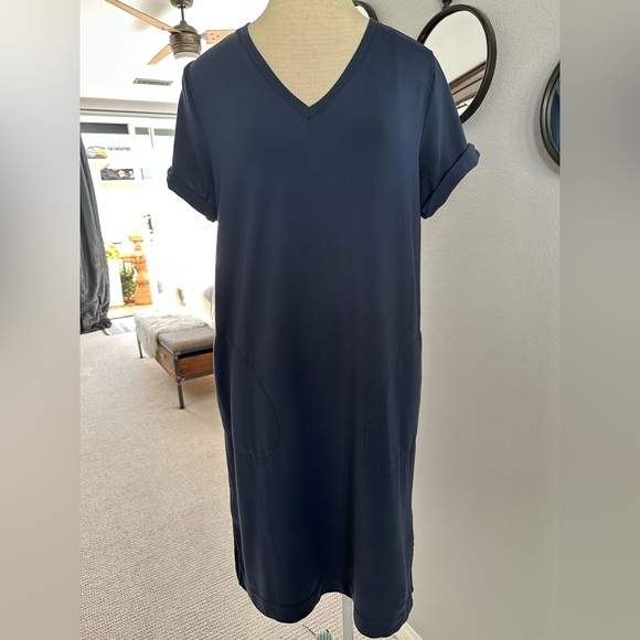 Garnet Hill Dresses & Skirts - Garnet Hill navy knit tee dress, size medium